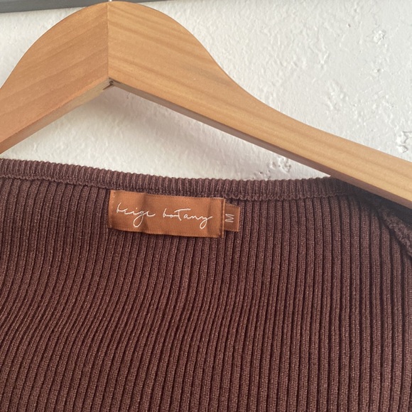 Beige Botany Long Sleeve Crop Top - Picture 3 of 3